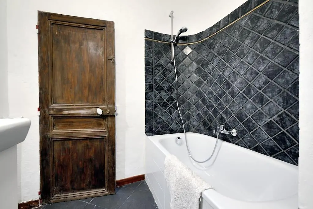 Appartement Vieille Ville 55 M2 Avec Terrasse 16M2 Et 2Chambres Vraie Climatisation Aix-en-Provence 0*,  France